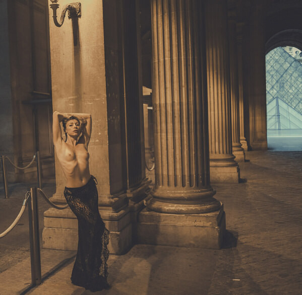 Photograph Claudio Pari Living Statue on One Eyeland