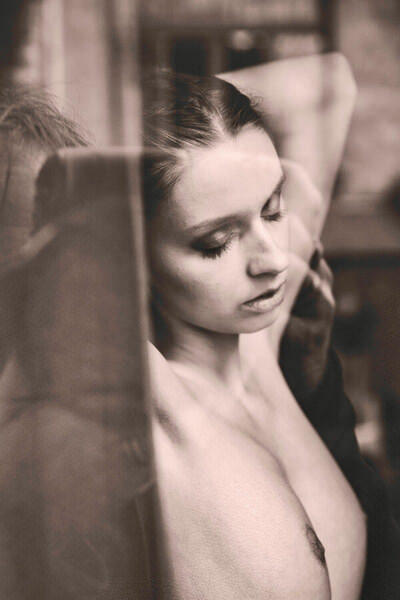 Photograph Thierry Smets Jennifer on One Eyeland