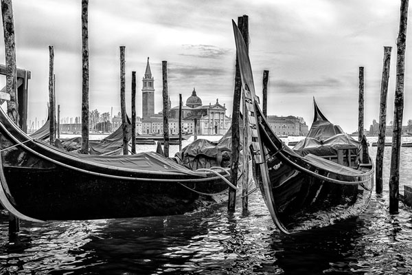 Photograph Yasuhiro Sakuda Gondolas on One Eyeland