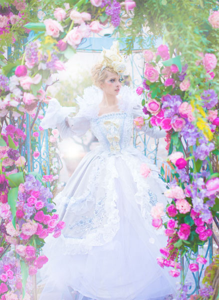 Photograph Haseo Hasegawa Queen Of Spirits Queen on One Eyeland