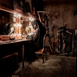 DRESSING ROOM OF THE DEATH-Eduardo Diaz Bourgeot-bronze-ADVERTISING-Other -291