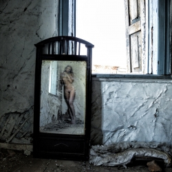 Old mirror-Alexander Kamakaev-finalist-FINE ART-Nudes -1177