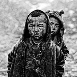 The Children of Daliang Mountain-Thierry Bornier-bronze-PEOPLE-Portrait -2435