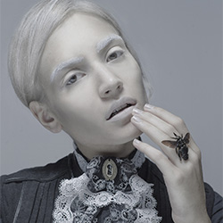 White Monarchy-Marzena Kolarz-gold-ADVERTISING-Beauty -3792