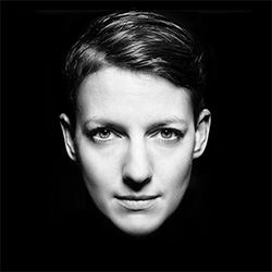 VIC.-Wolfgang Uhlig-finalist-FINE ART-Portrait -3740