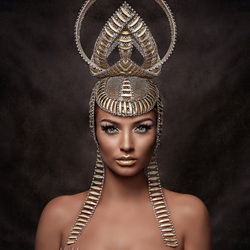 The Queen-Arber Elezi-bronze-PEOPLE-Portrait -4702