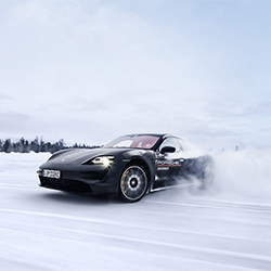 Porsche Taycan Ice Experience-Anja Behrens-silver-ADVERTISING-Automotive -5761
