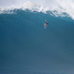 Peahi Cliff Jump-Aaron Lynton-bronce-DEPORTES-Deportes extremos-5925