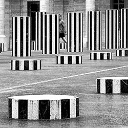 Hiding the obvious-Pekka Ala-Pietila-bronze-PEOPLE-Street-7524