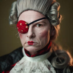 my internal states-Olga Martyńska-gold-PEOPLE-Self-Portrait -8751