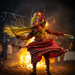 Kandanar Kelan Theyyam-Shovan Dhara-silver-PEOPLE-Culture -8899