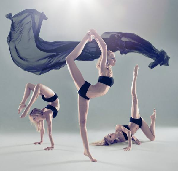 Photograph Gonzaga Manso Acrobatics 3 on One Eyeland