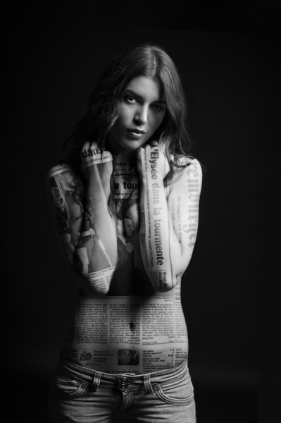 Photograph Vito Motiv Bad News Girl on One Eyeland