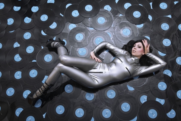Photograph Stefan Grosjean Face The Music on One Eyeland