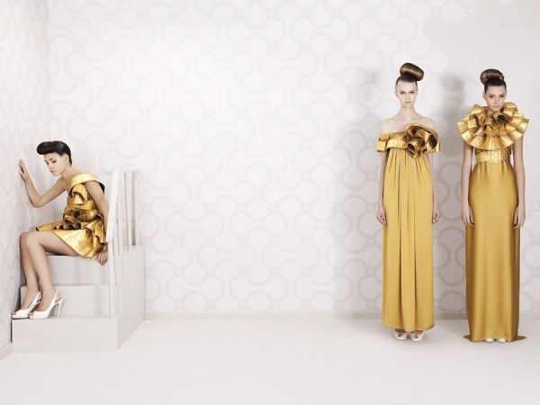 Photograph Sol Abadi Nestle Gold on One Eyeland