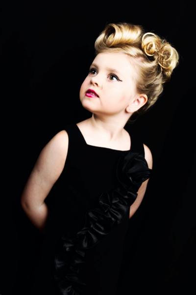 Photograph Wick Beavers Pageant Contestant on One Eyeland