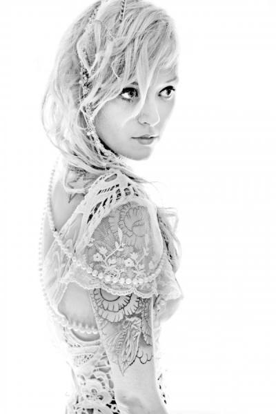 Photograph Jasna Boudard White Lady on One Eyeland