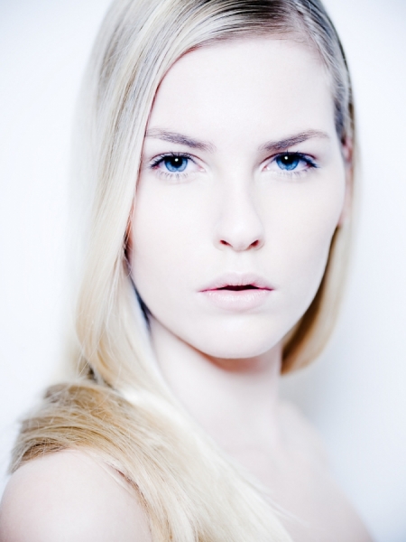 Photograph Olivier Chauvignat Karen on One Eyeland