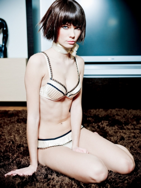 Photograph Olivier Chauvignat Laura on One Eyeland