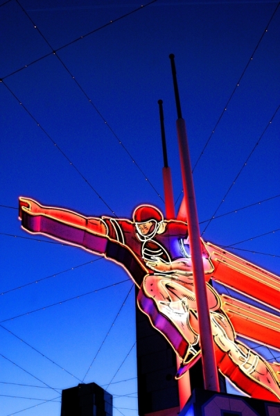 Photograph Andy Harrison American Footballer_disneyland Paris on One Eyeland