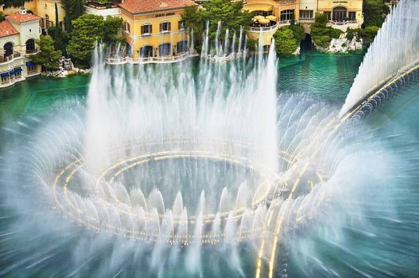 Photograph Mitchell Funk Bellagio Fountains on One Eyeland
