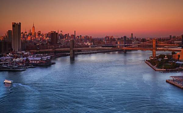 Photograph Mauro Risch East River on One Eyeland