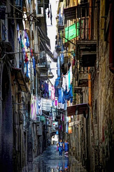 Photograph Andrzej Bochenski Laundry Service on One Eyeland