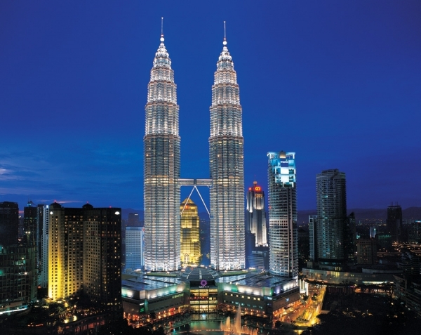 Photograph Victor Romero Petronas Tower Kuala Lumpur on One Eyeland