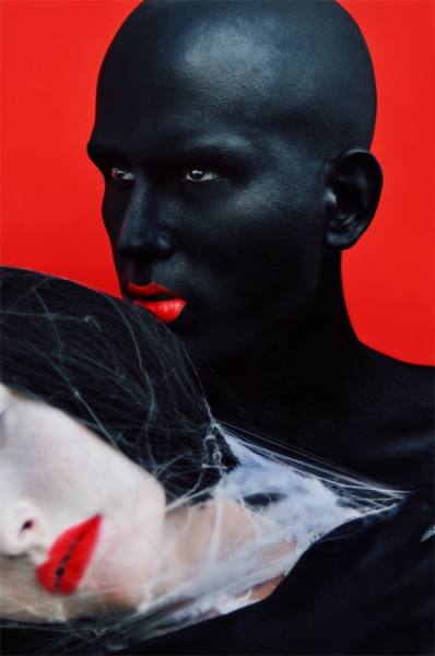 Photograph Mariela Maggi The Black Widow on One Eyeland
