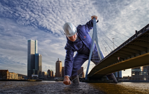 Photograph Adrian Sommeling The Worker on One Eyeland
