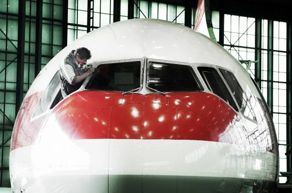 Photograph Craig Easton Aeroplane Maintenance on One Eyeland
