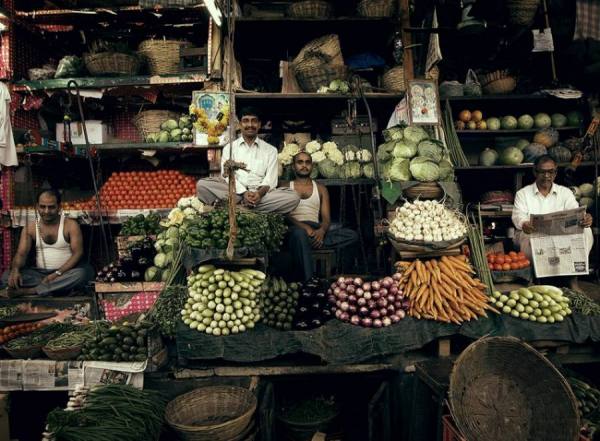 Photograph Craig Easton Crawford Market Mumbai India on One Eyeland