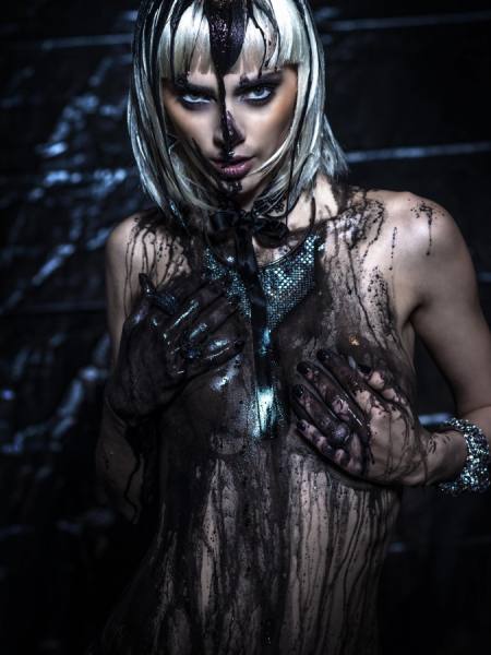 Photograph Dirk Schaper Liquid Black on One Eyeland