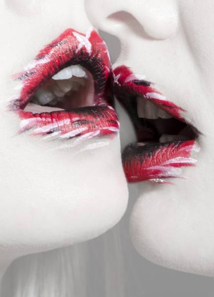 Photograph Elena Popkova Lips on One Eyeland