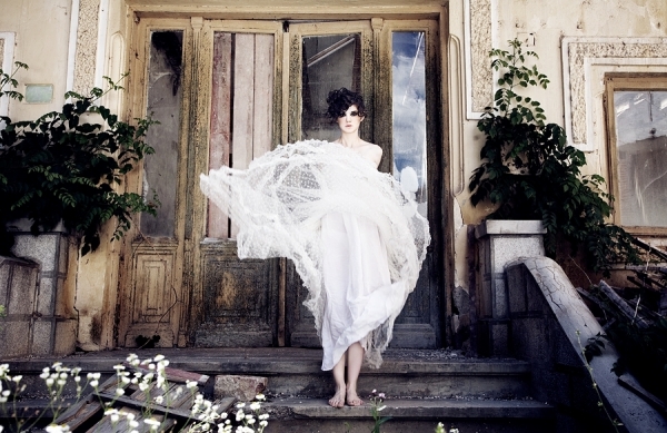 Photograph Andreea Retinschi Haunting Love on One Eyeland