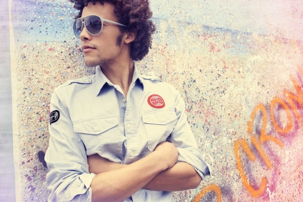 Photograph Chris Hunt Heritage 1981 Advertising on One Eyeland