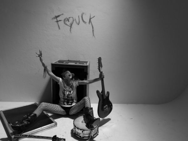 Photograph Ale Burset Sofi Rock on One Eyeland