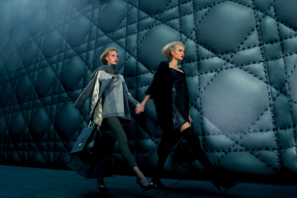 Photograph Tomaas Nyc The Visitors on One Eyeland