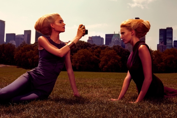 Photograph Tomaas Nyc The Visitors on One Eyeland