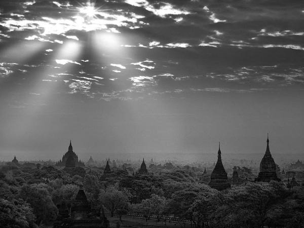 Photograph Suchet Suwanmongkol Bagan on One Eyeland