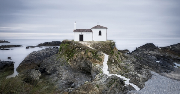 Photograph Elena Pueyo Hermitage Virxe Do Porto on One Eyeland