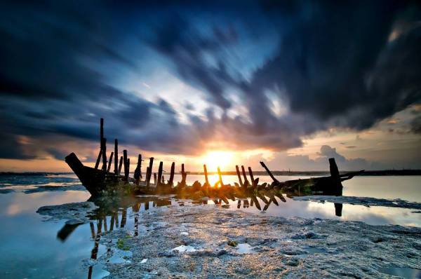 Photograph Manu Teja Ruin on One Eyeland