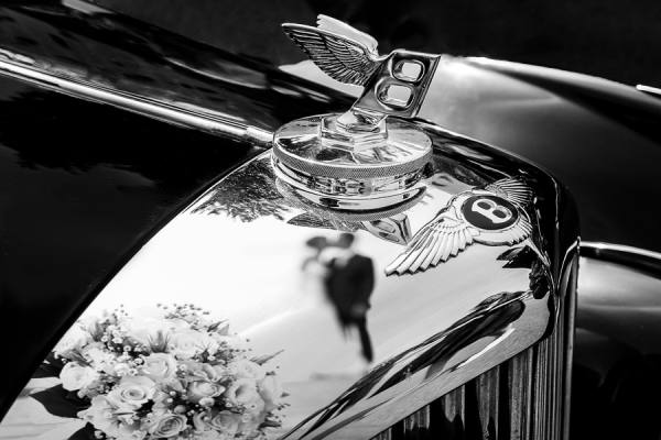 Photograph Spyros Mouzakitis Wedding Car on One Eyeland