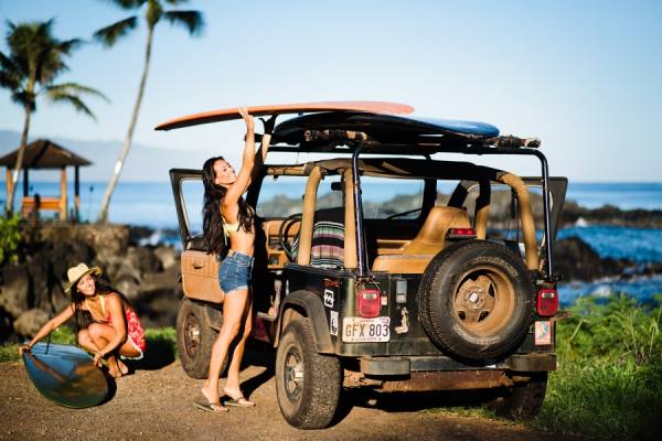 Photograph Laura Barisonzi Maui Surfers on One Eyeland