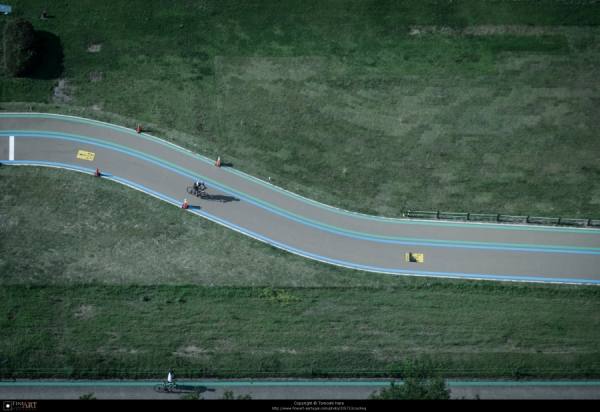 Photograph Tomoshi Hara Cycling on One Eyeland