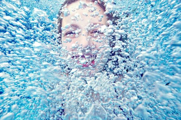 Photograph Karan Kapoor Portrait Of Girl Underwater on One Eyeland