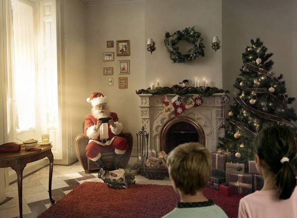 Photograph Gonzalo Puertas Santa Claus And The Psp on One Eyeland