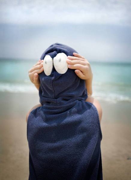 Photograph Tim Hale Shell Game on One Eyeland