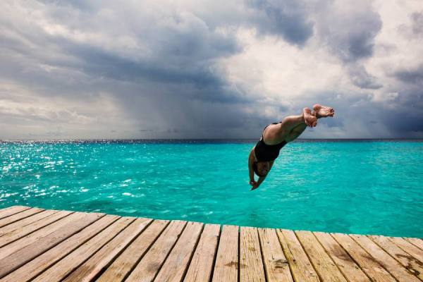 Photograph Laura Barisonzi Storm Dive on One Eyeland