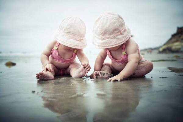 Photograph Tim Hale Twins on One Eyeland